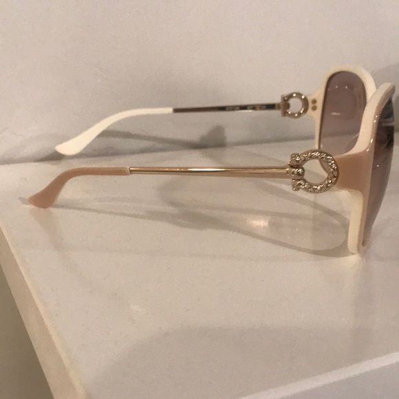 Salvatore Ferragamo Sunglasses - Picture 3 of 7
